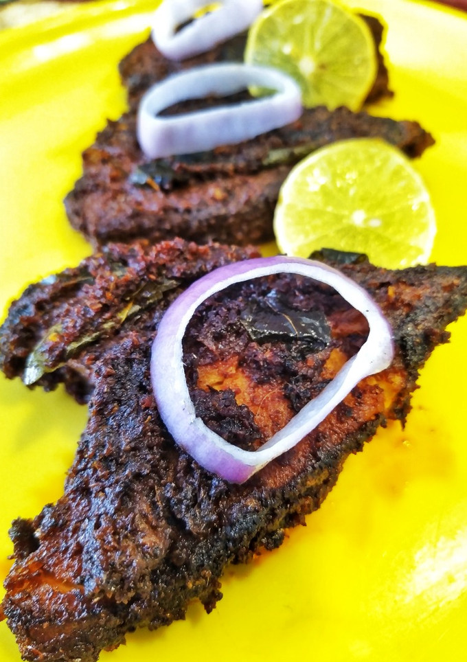 मंगलोरियन फिश तवा फ्राय (fish tawa fry recipe in marathi) रेसिपी चे मुख्य फोटो 