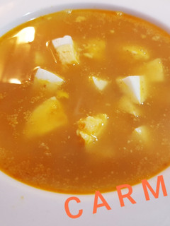 Una foto de Sopa de pescado con huevo picado