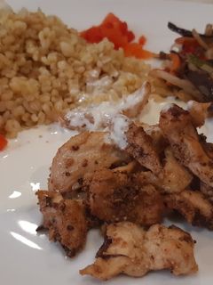 Kefires csirkemell csíkok, bulgurral recept fotója