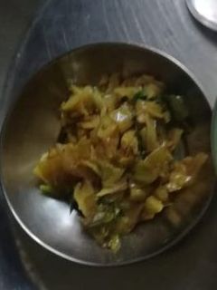 A picture of Patta gobhi.