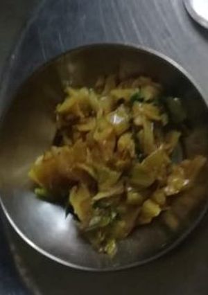 A picture of Patta gobhi.