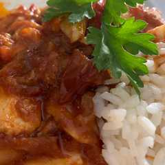 Una foto de Bacalao con tomate