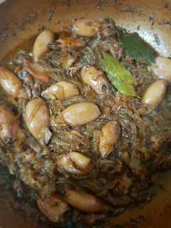 Una foto de Calamares encebollados