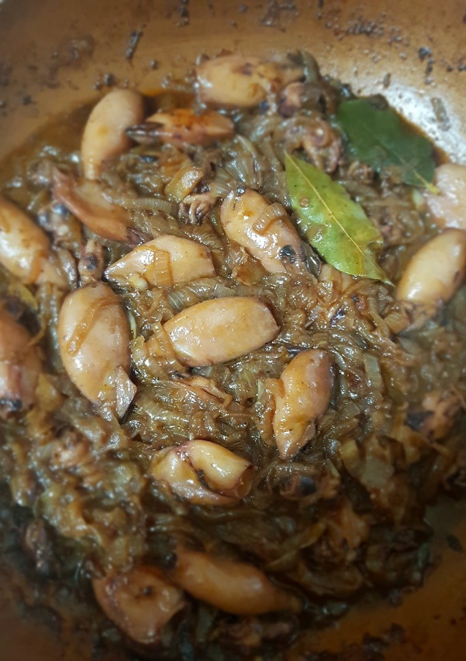 Una foto de Calamares encebollados