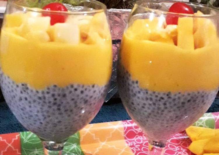 Recipe of Delicious Mango smoothi with chia seed and coconut milk