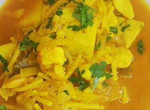 Una foto de Cazuela de fideos con merluza y langostinos