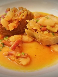 Una foto de Guiso de Alcachofas con Bacon y Judías blancas