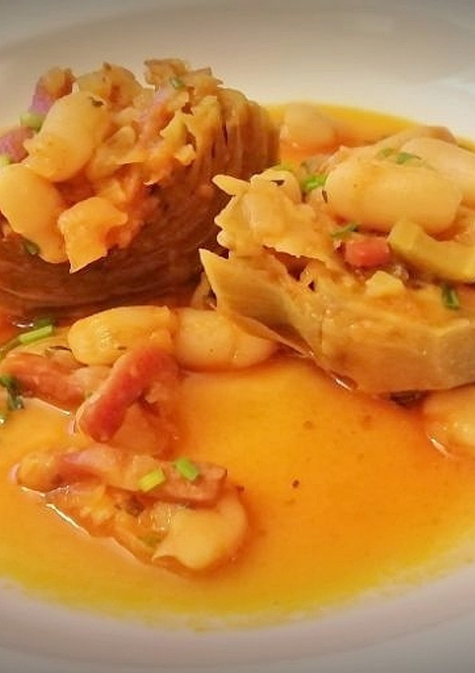 Una foto de Guiso de Alcachofas con Bacon y Judías blancas
