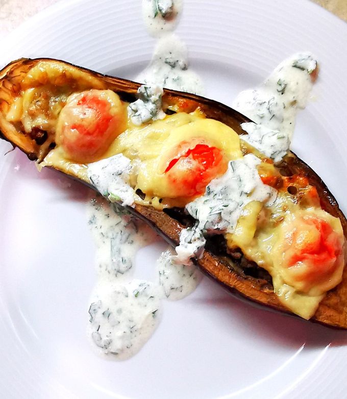 Töltött padlizsán petrezselymes joghurt öntettel recept fotója
