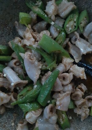 Hình của món Đậu bắp xào lòng heo.