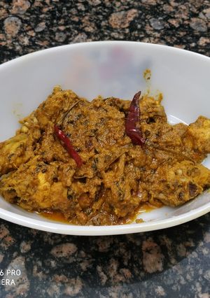 স্পাইসি আচারি চিকেন(spicy achhari chicken recipe in Bengali) রেসিপির প্রধান ছবি