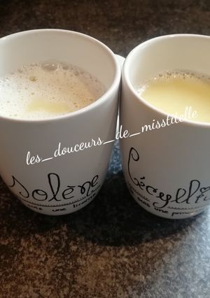 Une photo de Lait chocolaté chaud blanc