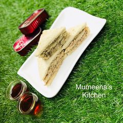 A picture of Sardine sandwich.