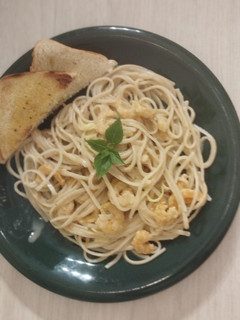 Una foto de Pastas con camarones