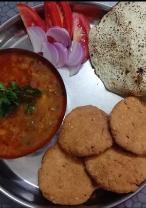A picture of Kathiyawadi Special Chapdi Undhiyu - A dinner thali.