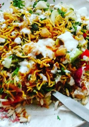 A picture of Muri bhel Bengali type.