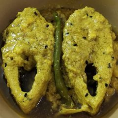 A picture of Dahi Hilsha/Doi Ilish.