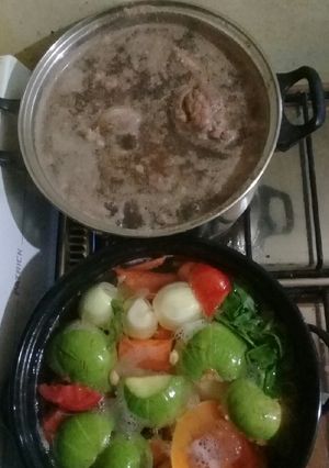 Una foto de Nuevamente carne hervida con verduras muy sano y rico!!
