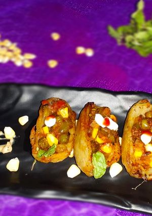 A picture of Cheesy chilli potato cups.