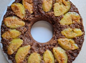 Una foto de Tarta integral invertida con higos frescos