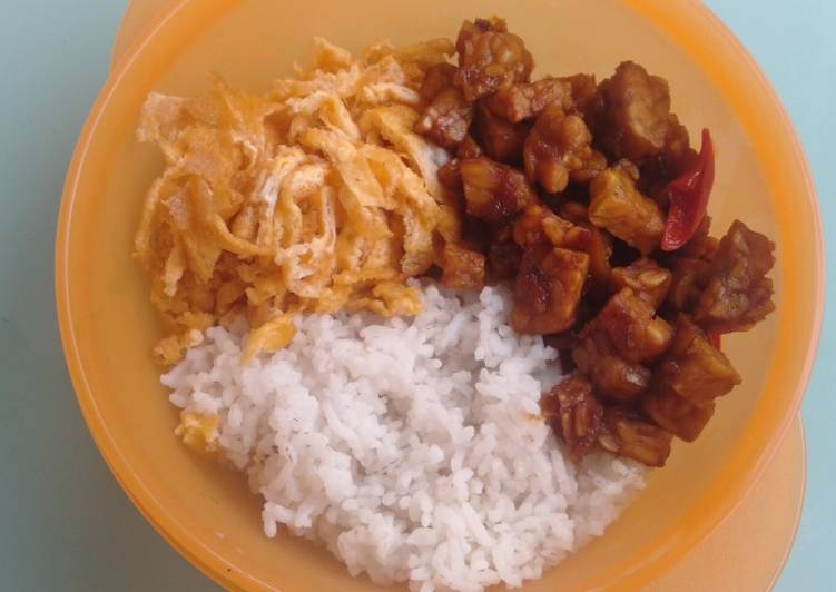 Bekal Sederhana Orek Tempe dan Telur