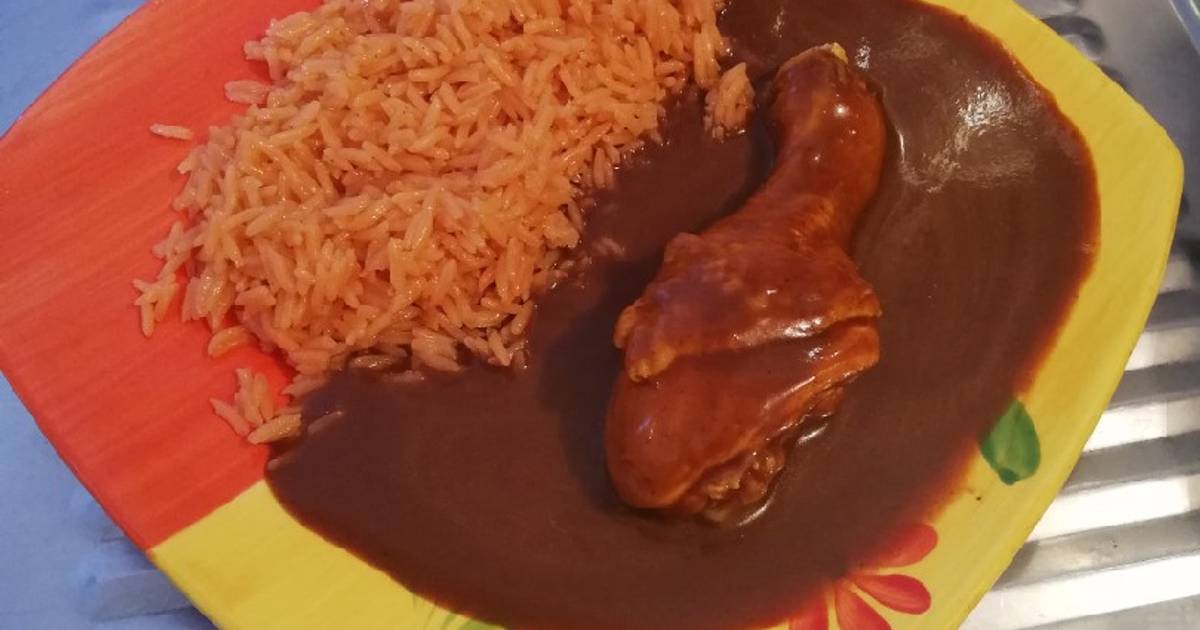 Mole con pollo y arroz Receta de Maryss Caldeeron - Cookpad