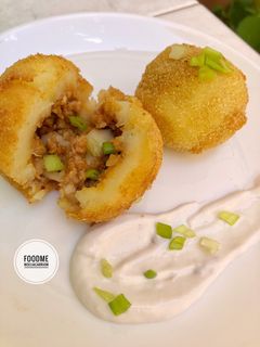 Una foto de 🍃Bombas rellenas estilo burger🍃