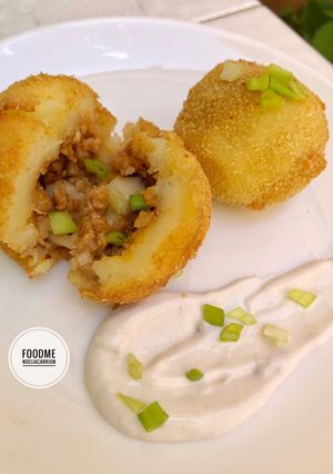 Una foto de 🍃Bombas rellenas estilo burger🍃