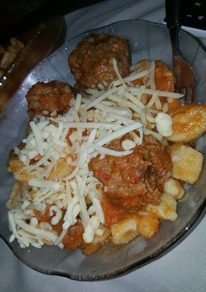 Una foto de Ñoquis con albóndigas