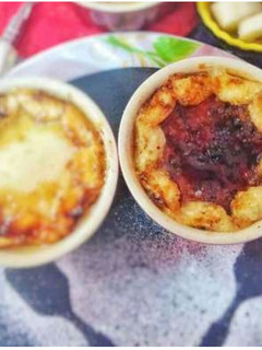 दही और केले की ब्रुली कैरेमलाइज केले के साथ (Dahi aur kele ki brulee caramelize kele ke saath) रेसिपी मुख्य फोटो