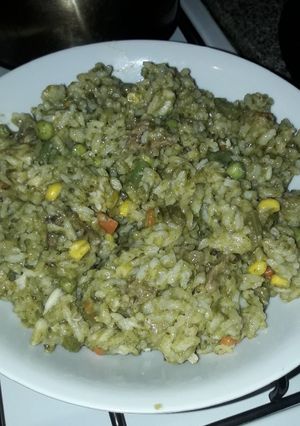 Una foto de Arroz verde y algo más