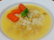 Una foto de puchero de pollo con arroz