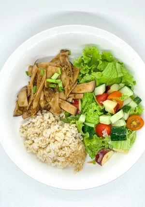 Hình của món Giảm cân - eat clean - d4: Nấm đùi gà kho tiêu + Salad hoa quả (257calo).