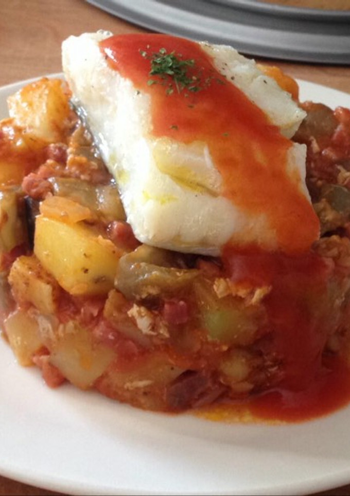 Una foto de Tartar de pisto y bacalao