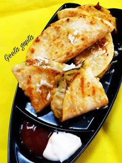 क्रिस्पी पोटैटो टाकोस (crispy potato tacos recipe in Hindi) रेसिपी मुख्य फोटो