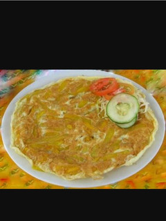 A picture of Chips with eggs.