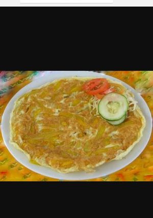 A picture of Chips with eggs.