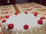Una foto de torta de manjar