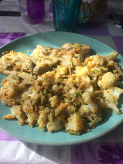 Una foto de Salteado de verduras con merluza