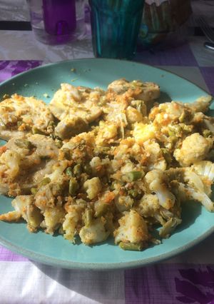 Una foto de Salteado de verduras con merluza