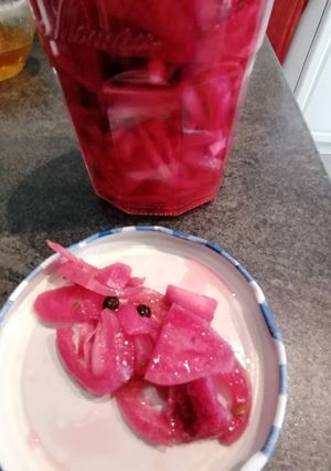 Une photo de Pickles d'oignons rouge