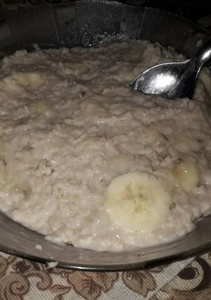 Una foto de Avena con banana ♡