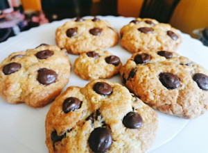 Una foto de Galletas con chips de chocolate SIN HUEVO🍪