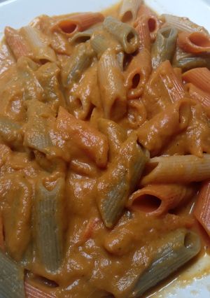 Una foto de Mac and cheese vegan