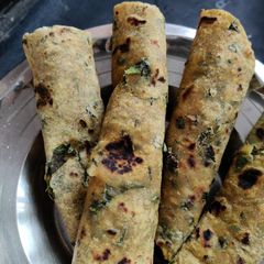 Methi paratha A picture of Methi paratha.