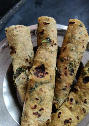 A picture of Methi paratha.