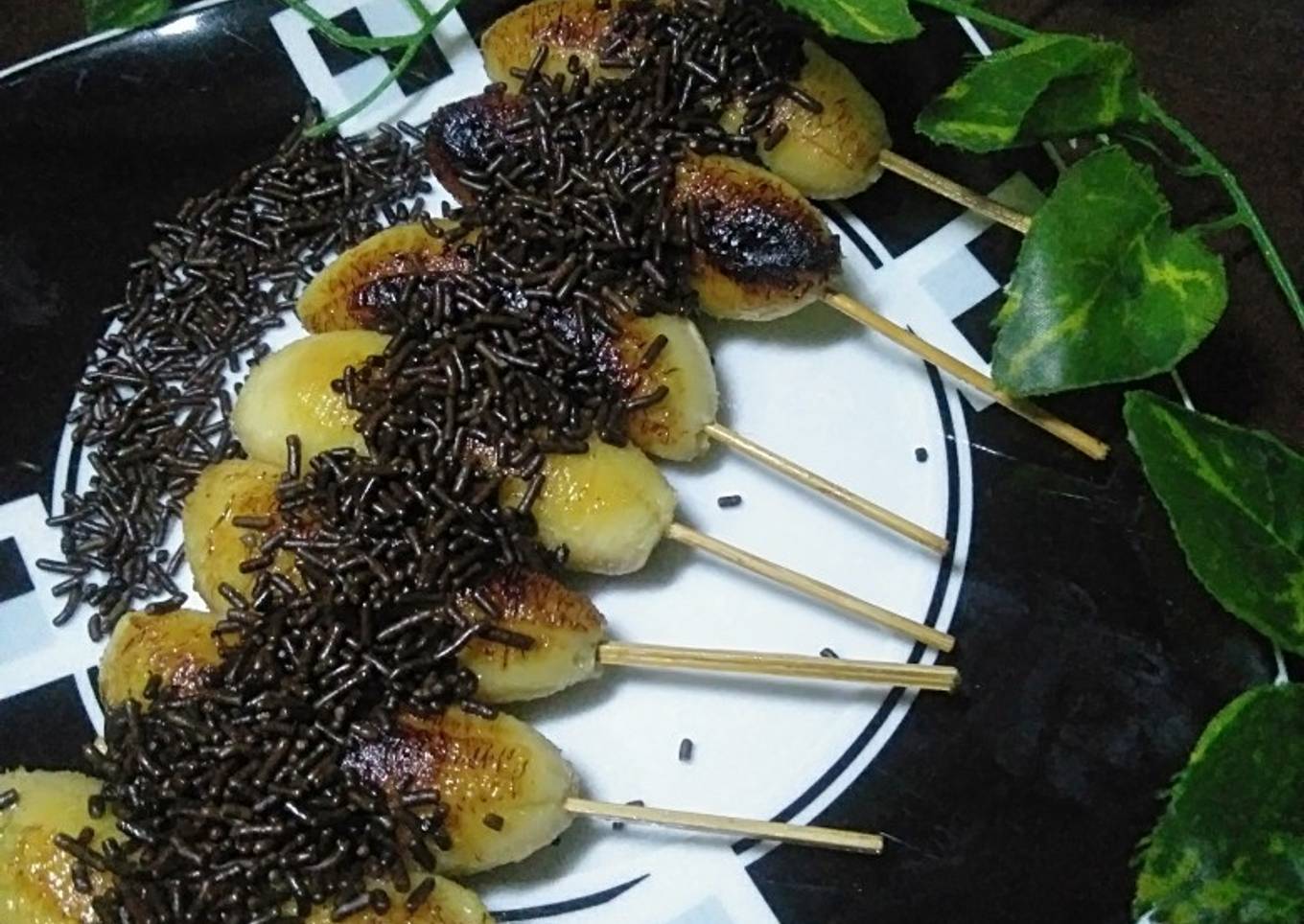 Sate pisang tabur seres