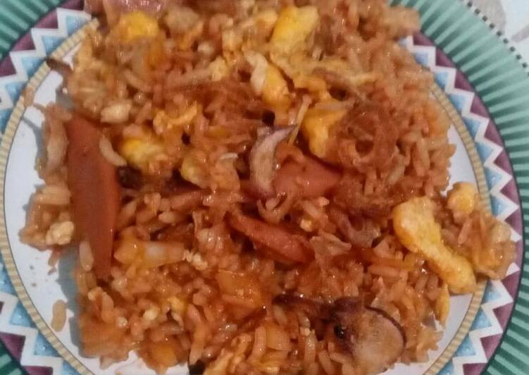 Langkah Mudah untuk Menyiapkan Nasi goreng telur sosis Anti Gagal