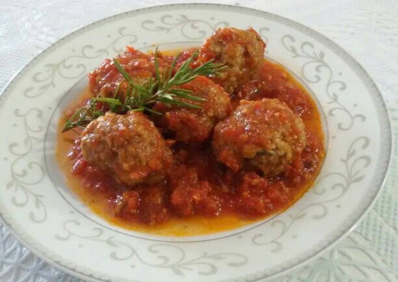 Albóndigas en salsa de tomate casera