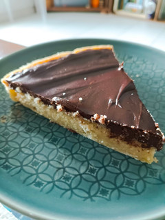 Una foto de Pastel de chocolate con almendras